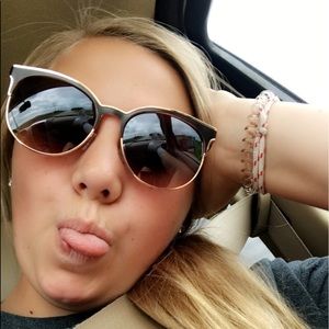 Meet your Posher, Becca